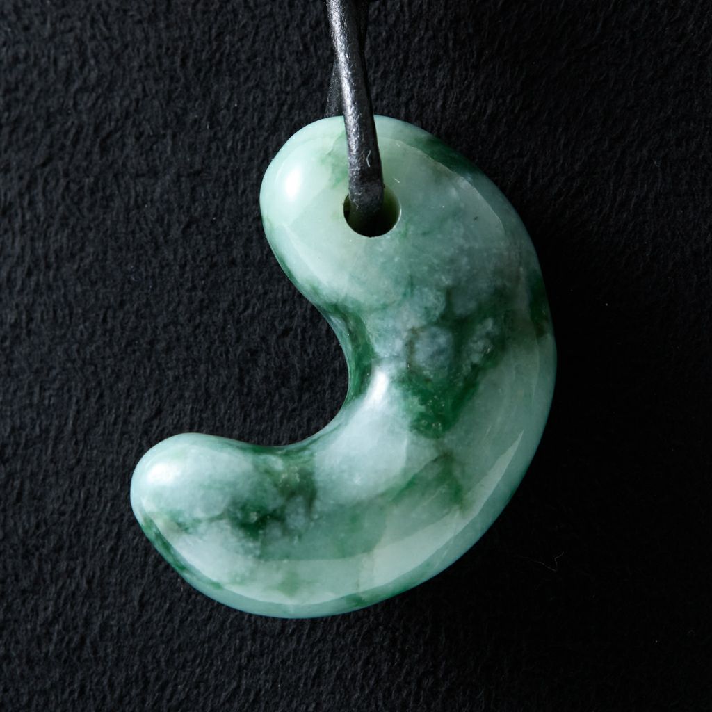 翡翠ペンダント