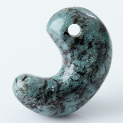 翡翠勾玉