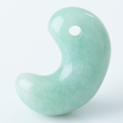 翡翠勾玉
