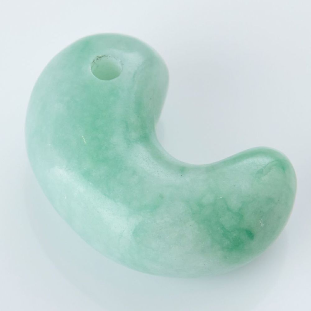 翡翠勾玉