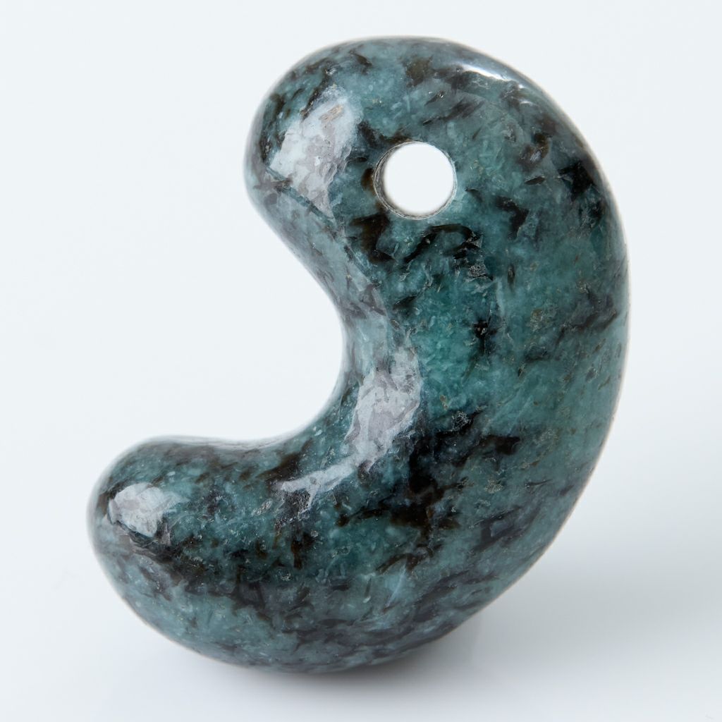 翡翠勾玉