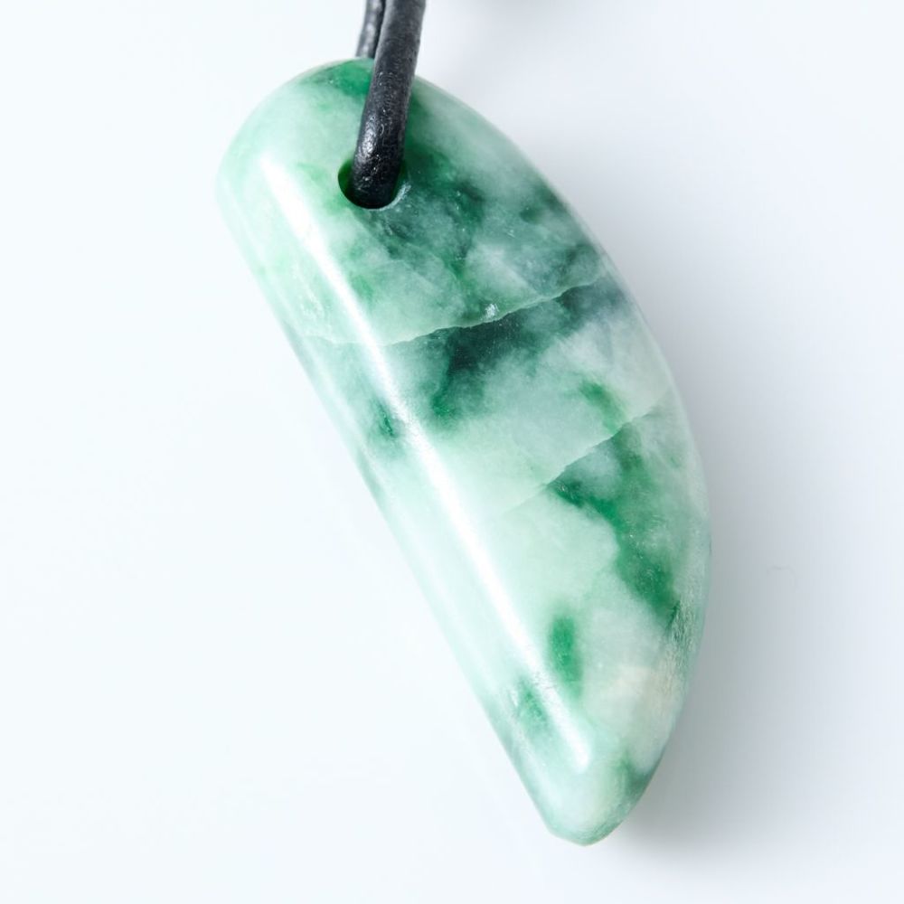 翡翠ペンダント