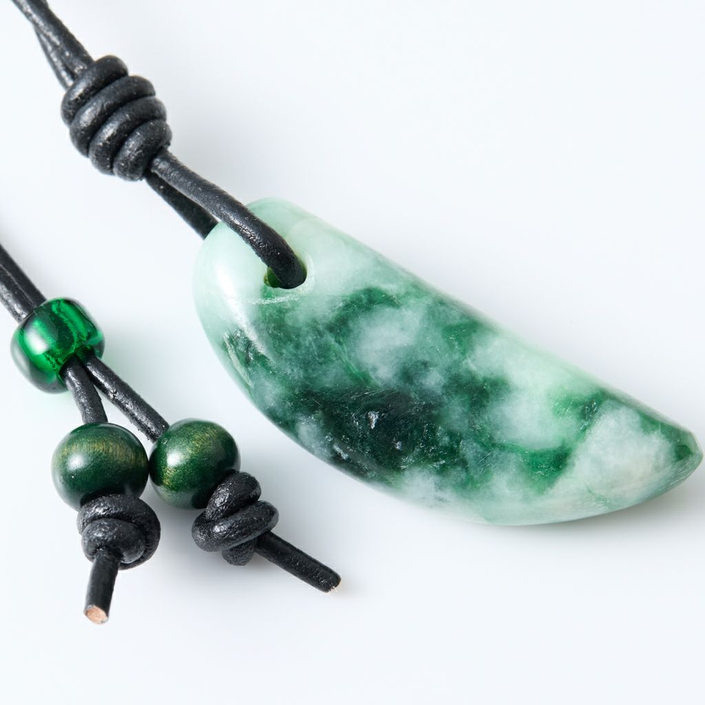 翡翠ペンダント