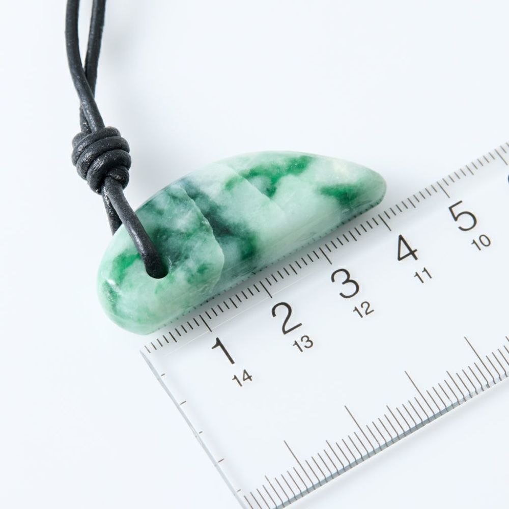 翡翠ペンダント