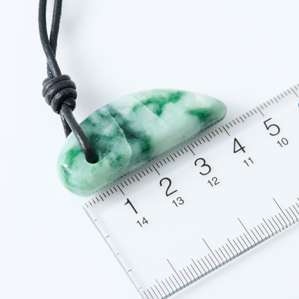 翡翠ペンダント