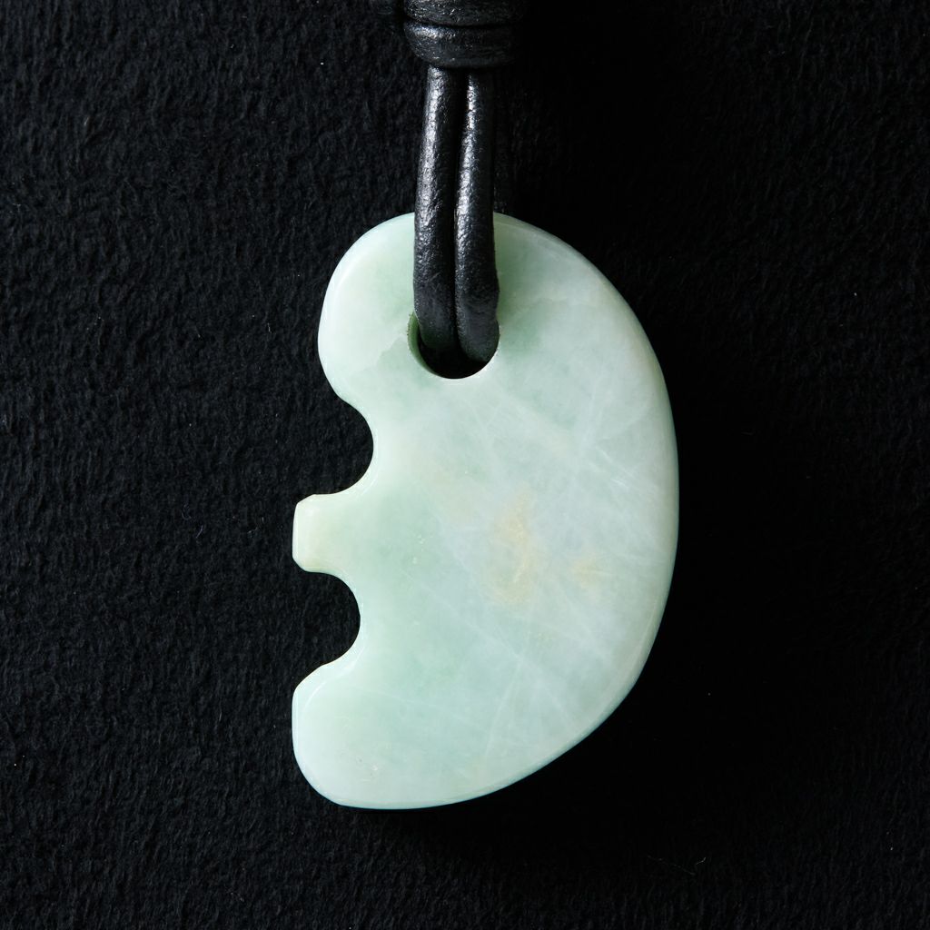 翡翠ペンダント