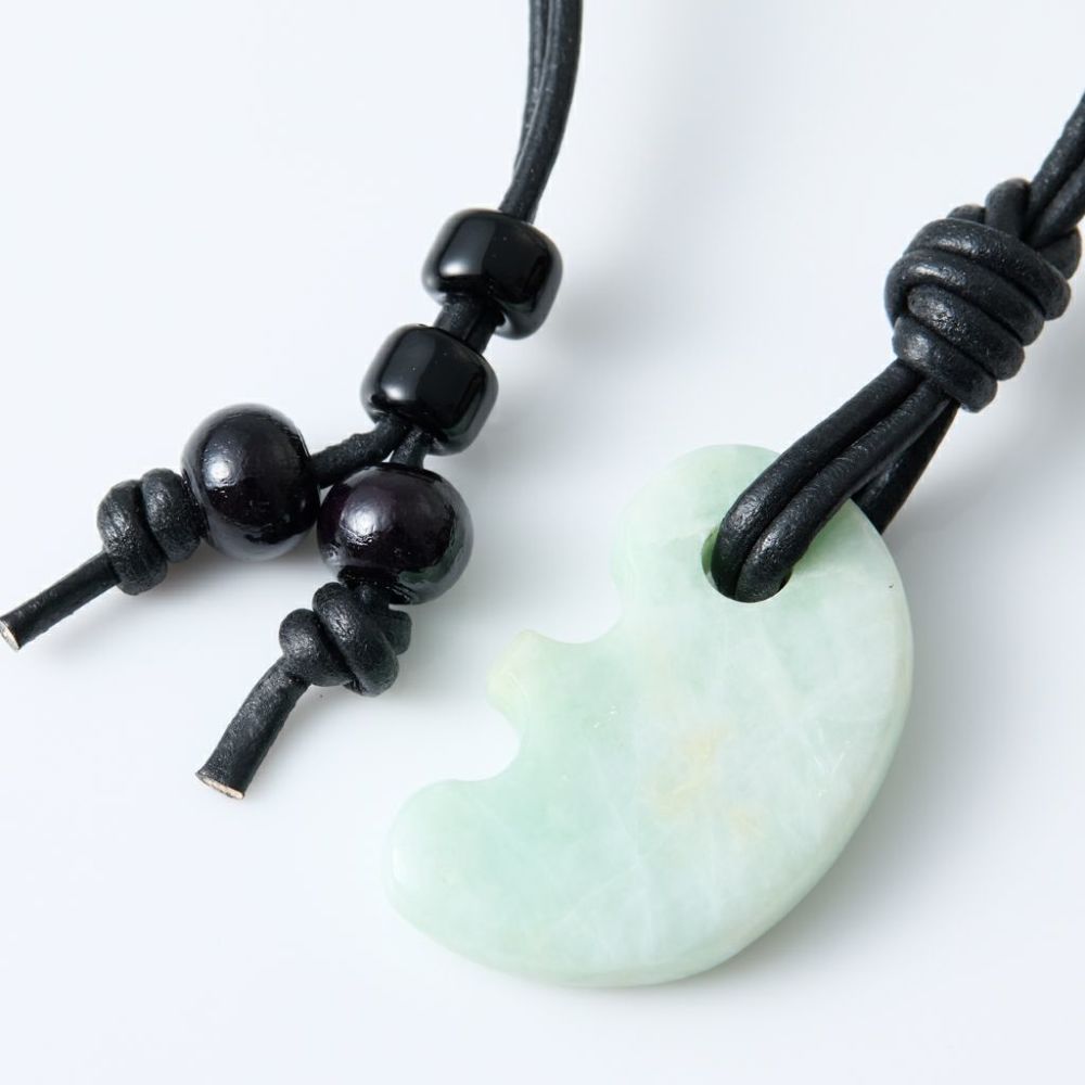 翡翠ペンダント