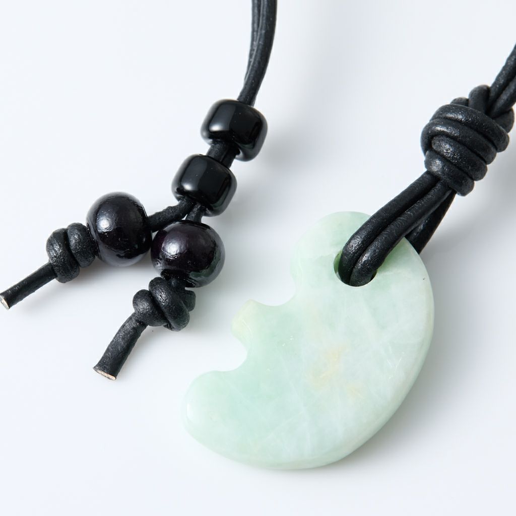 翡翠ペンダント