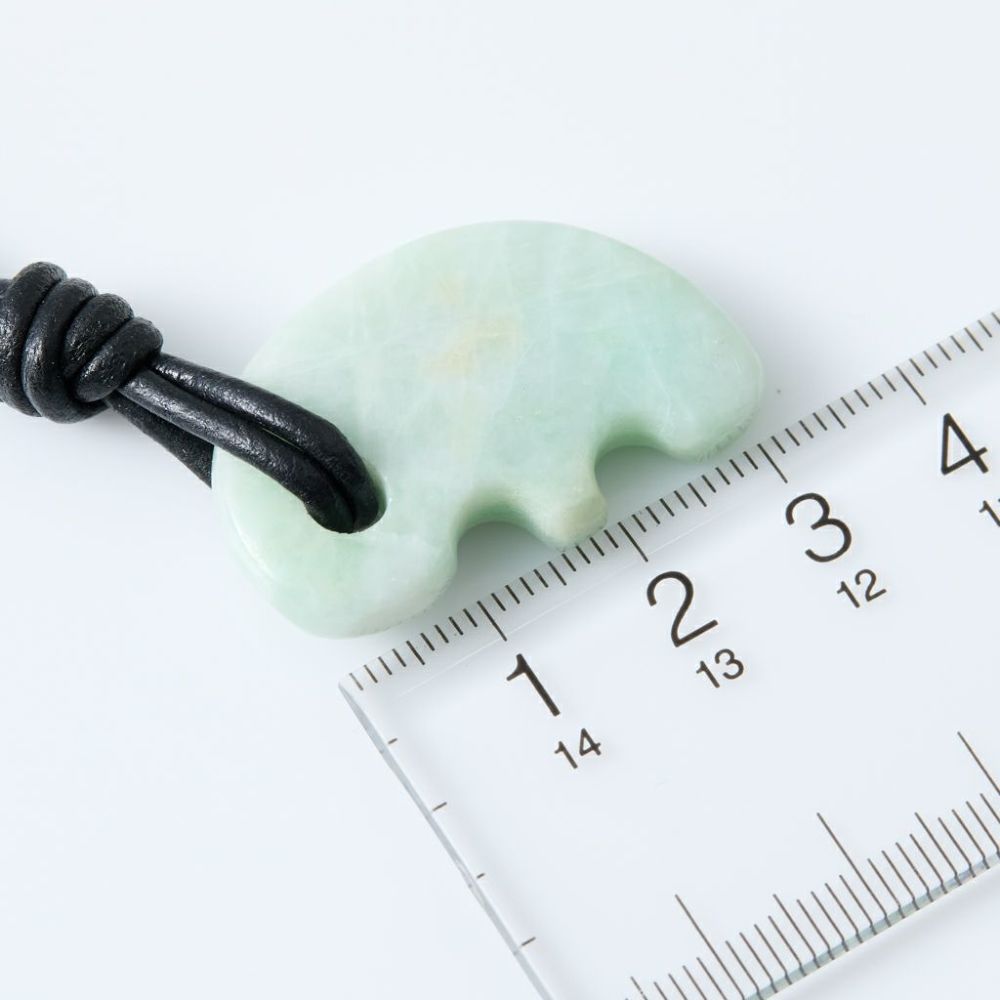 翡翠ペンダント