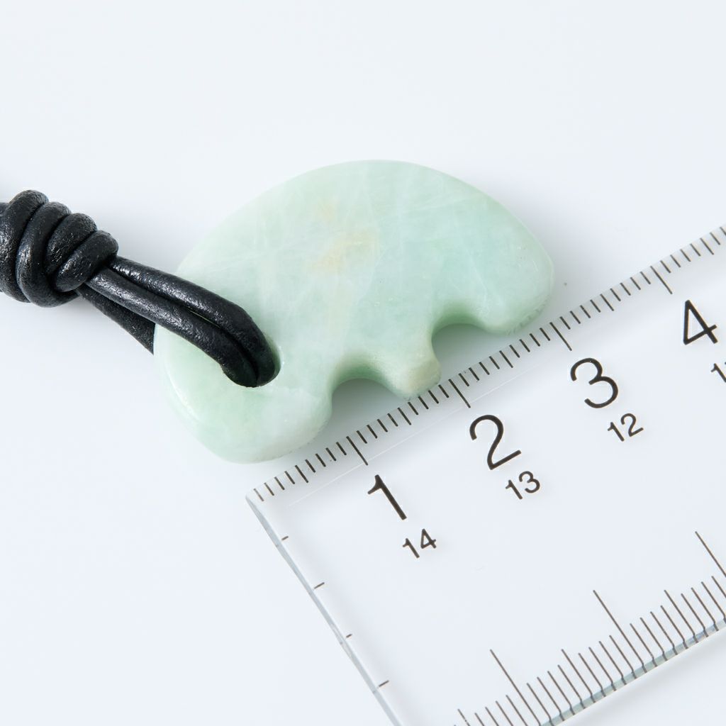 翡翠ペンダント