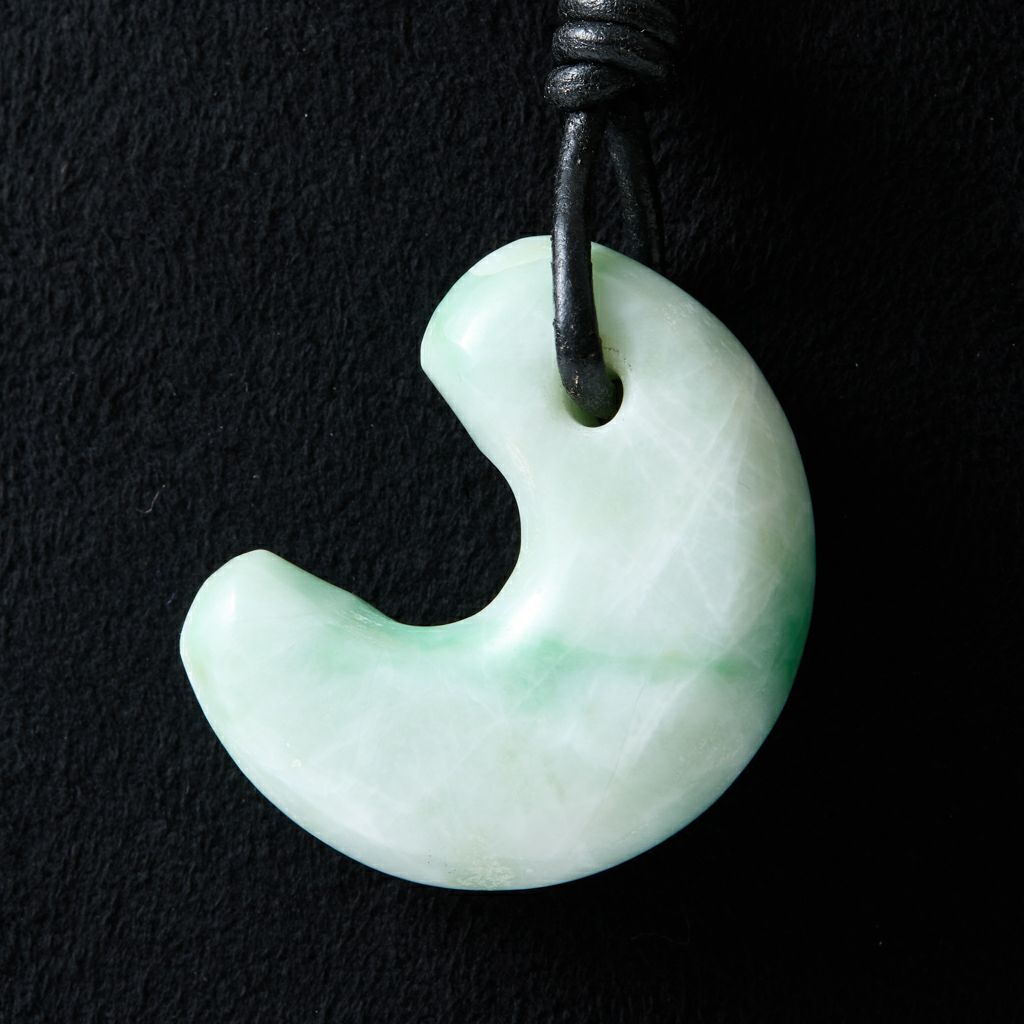 翡翠ペンダント
