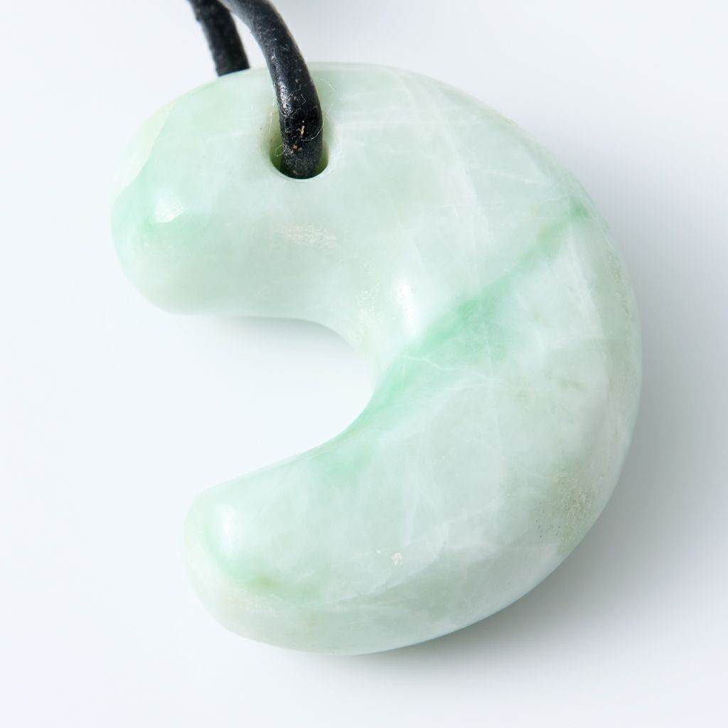 翡翠ペンダント