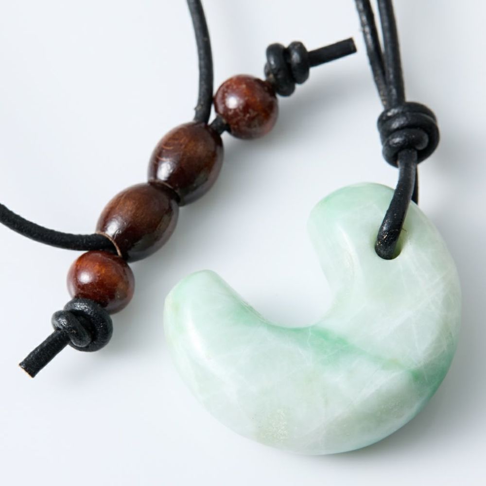 翡翠ペンダント