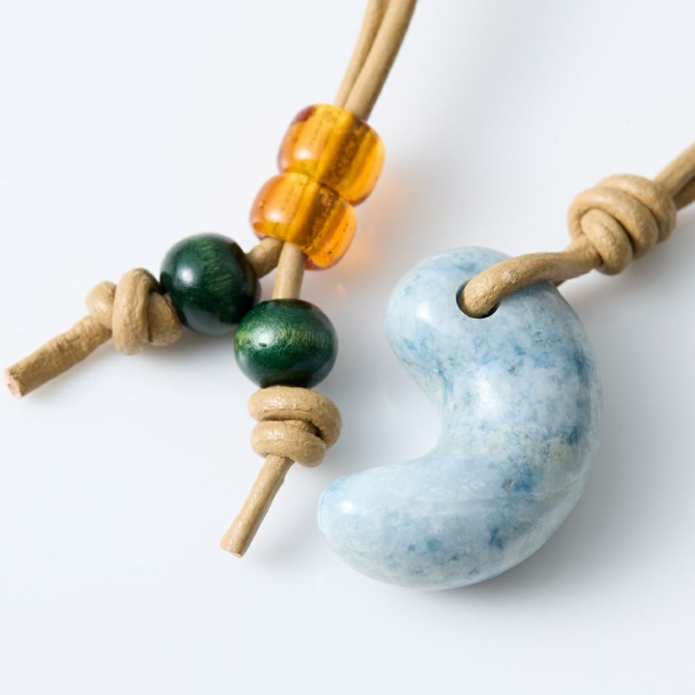 翡翠ペンダント