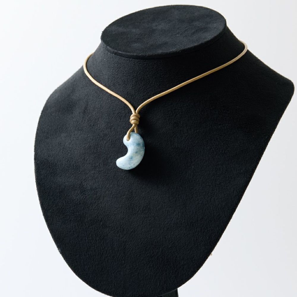 翡翠ペンダント