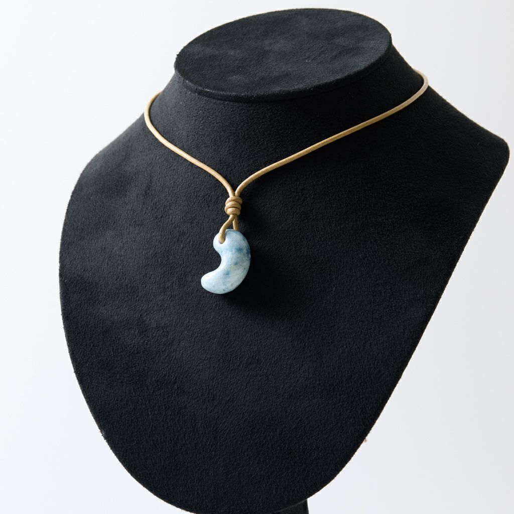 翡翠ペンダント