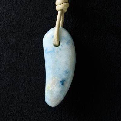 翡翠ペンダント