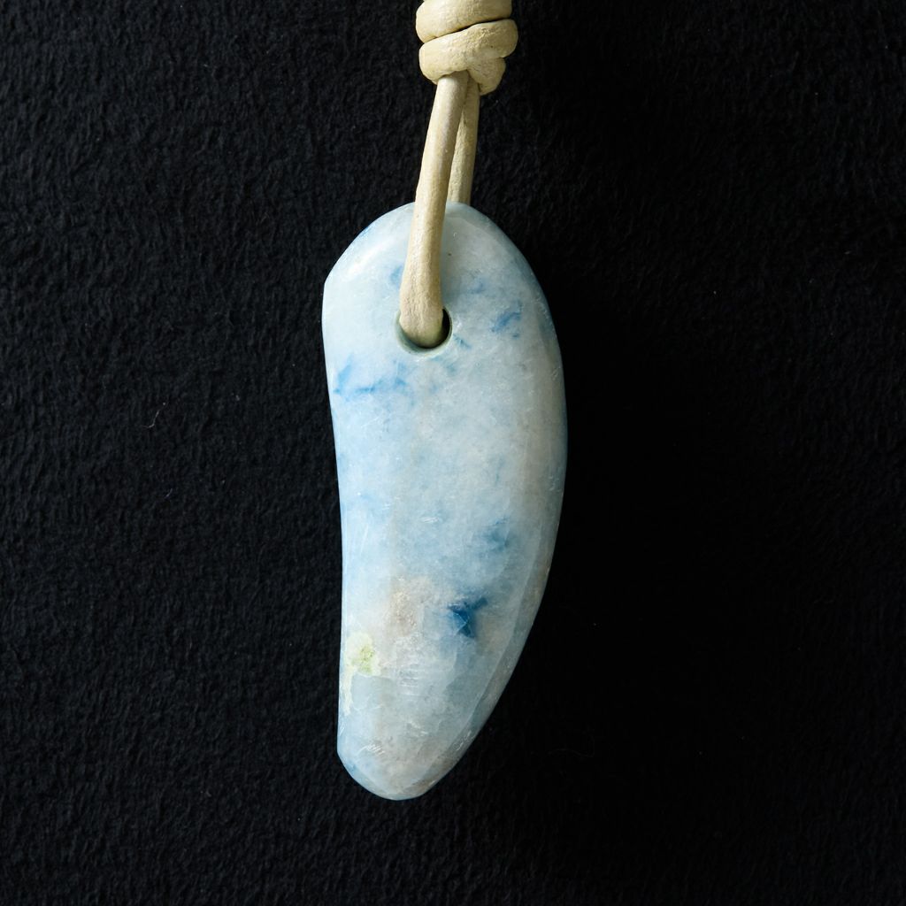 翡翠ペンダント