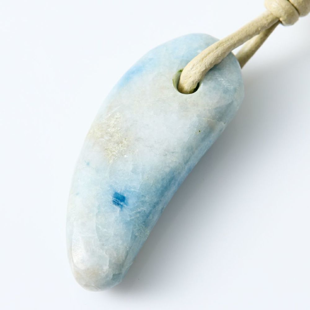 翡翠ペンダント