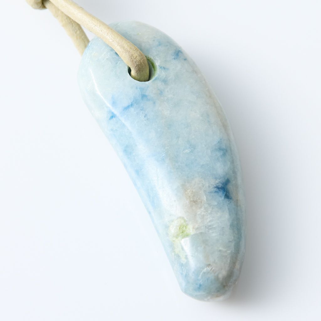 翡翠ペンダント