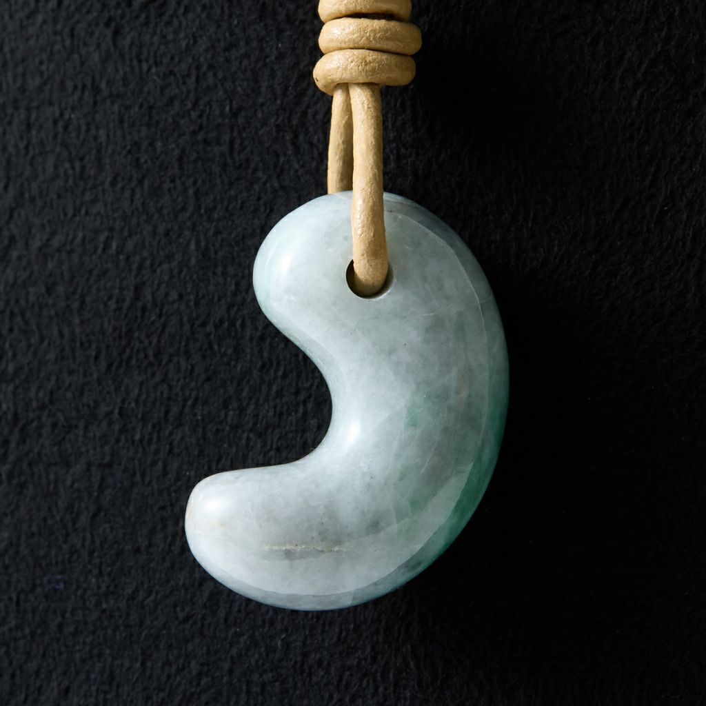 翡翠ペンダント