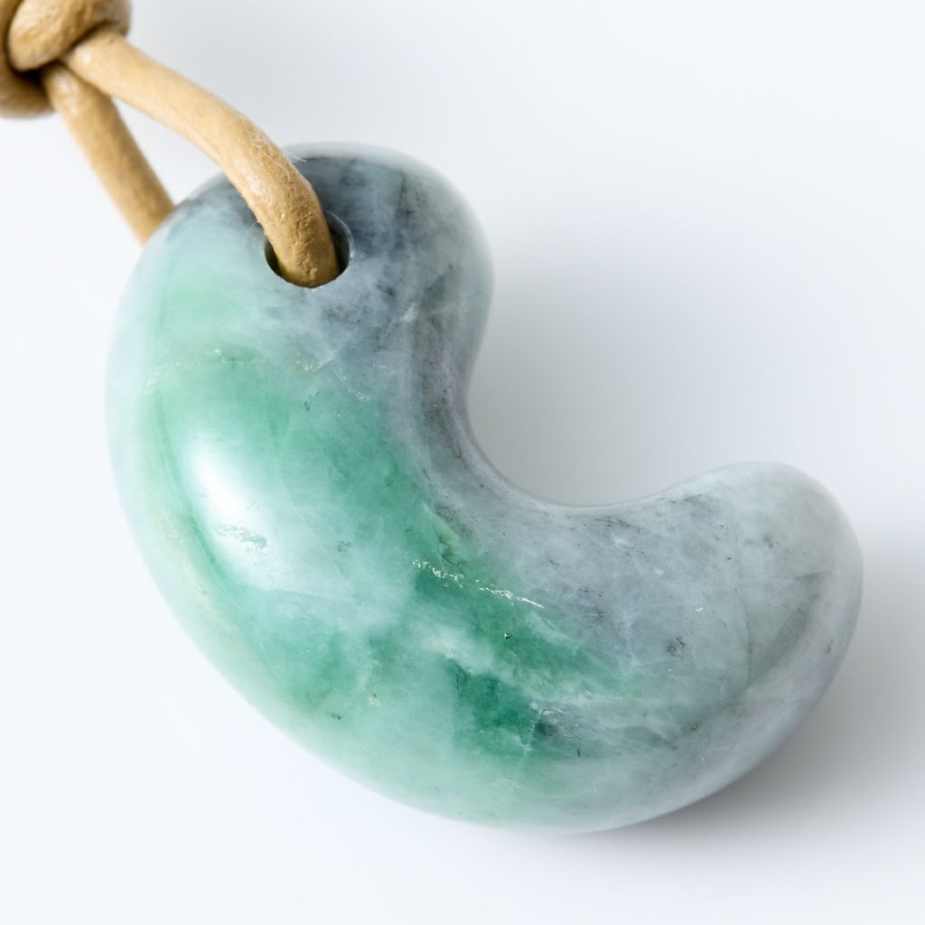 翡翠ペンダント