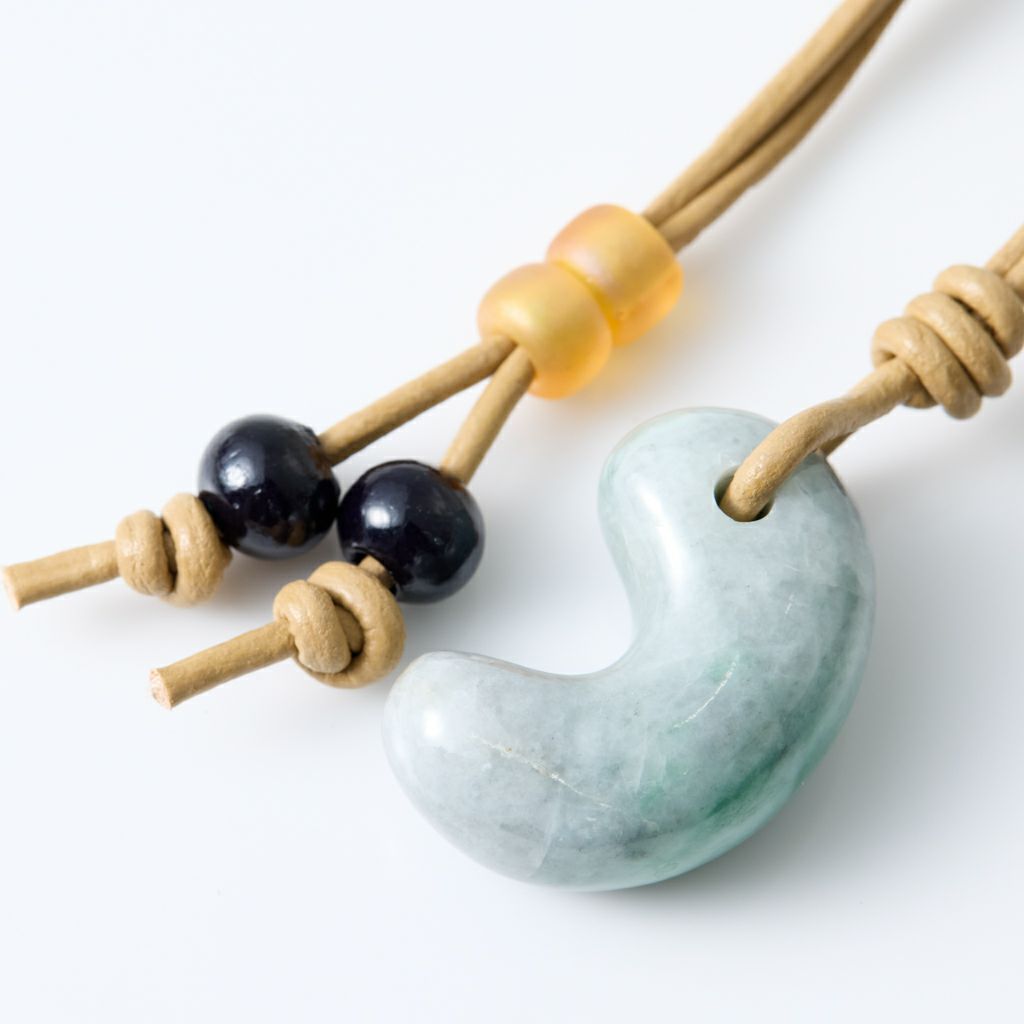 翡翠ペンダント