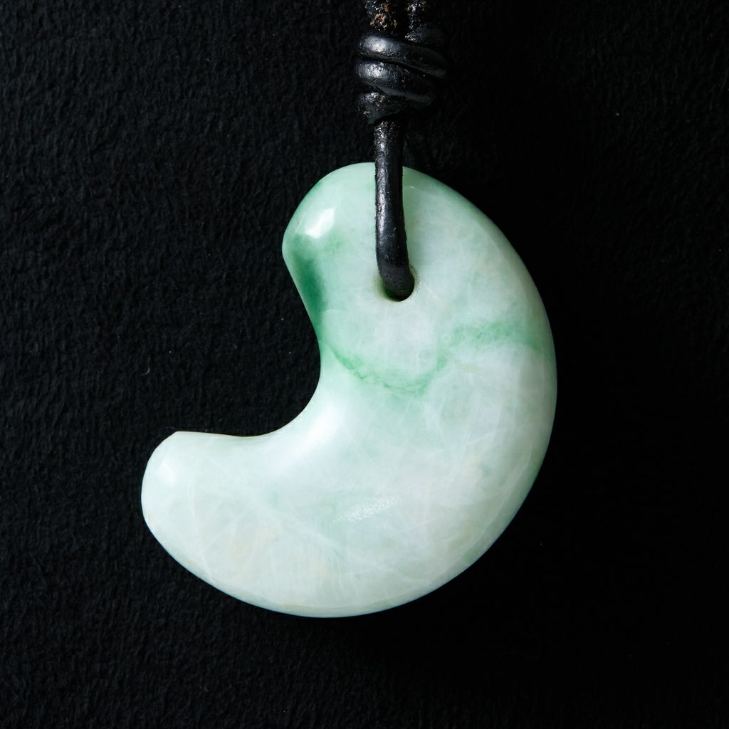 翡翠ペンダント