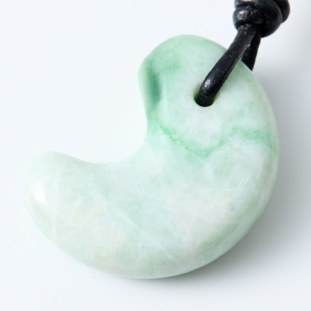 翡翠ペンダント