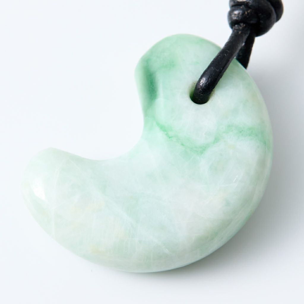 翡翠ペンダント