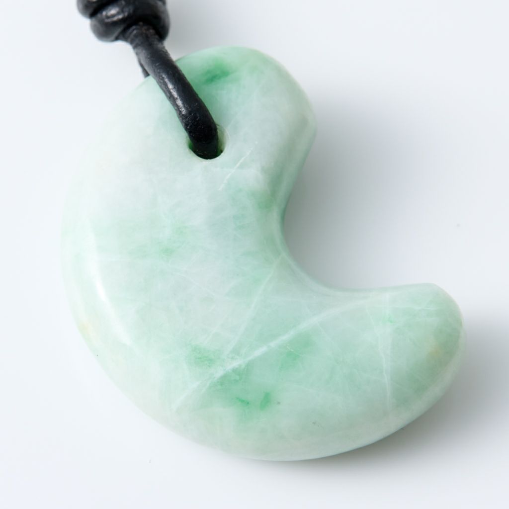 翡翠ペンダント