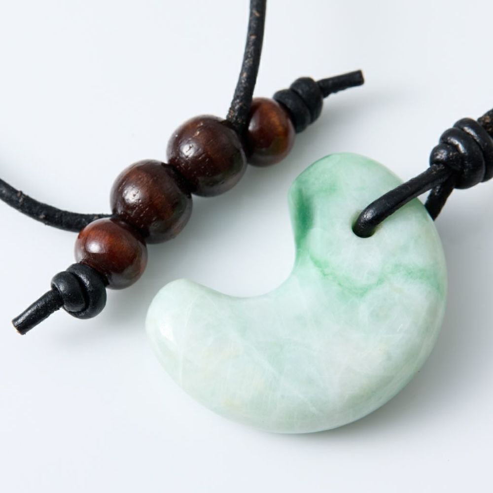 翡翠ペンダント