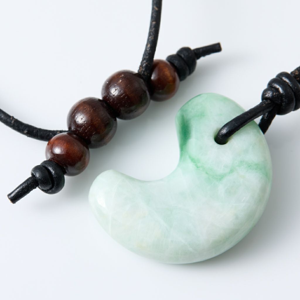 翡翠ペンダント