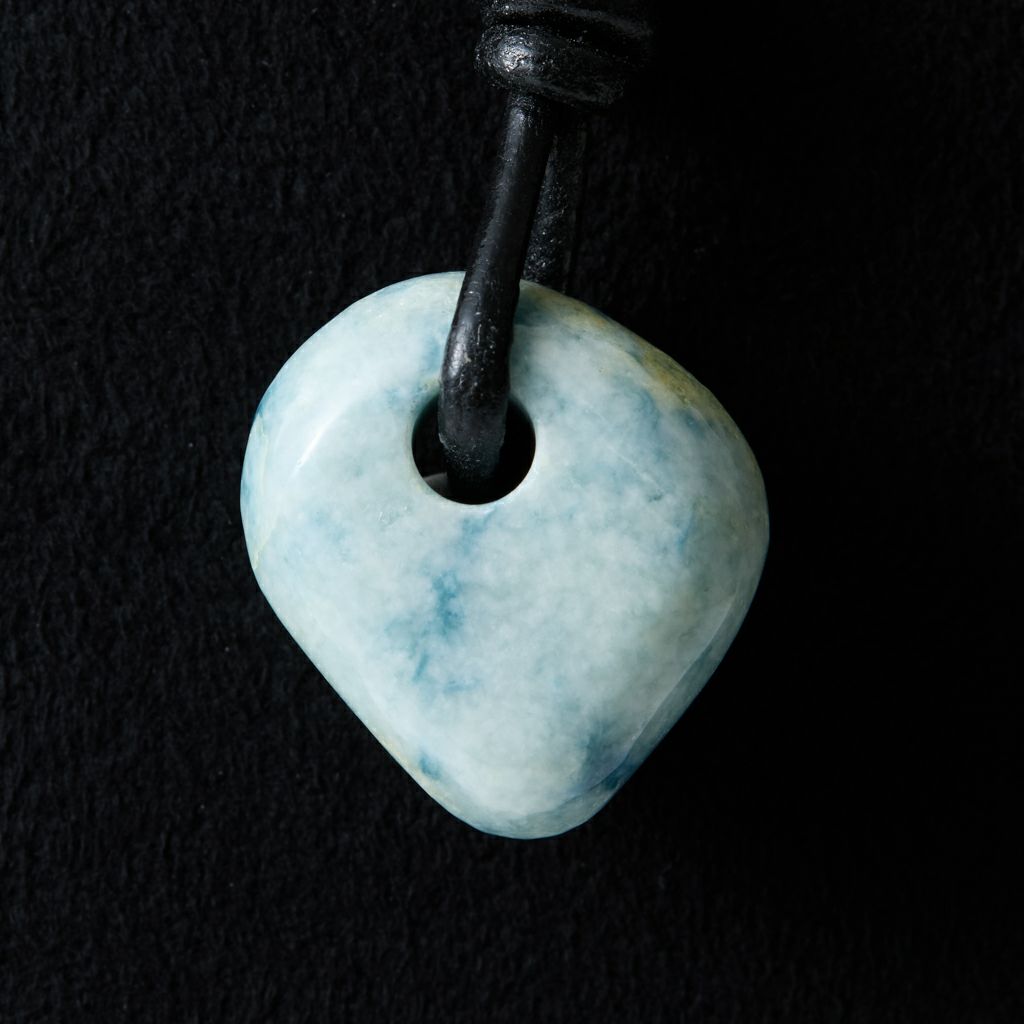 翡翠ペンダント