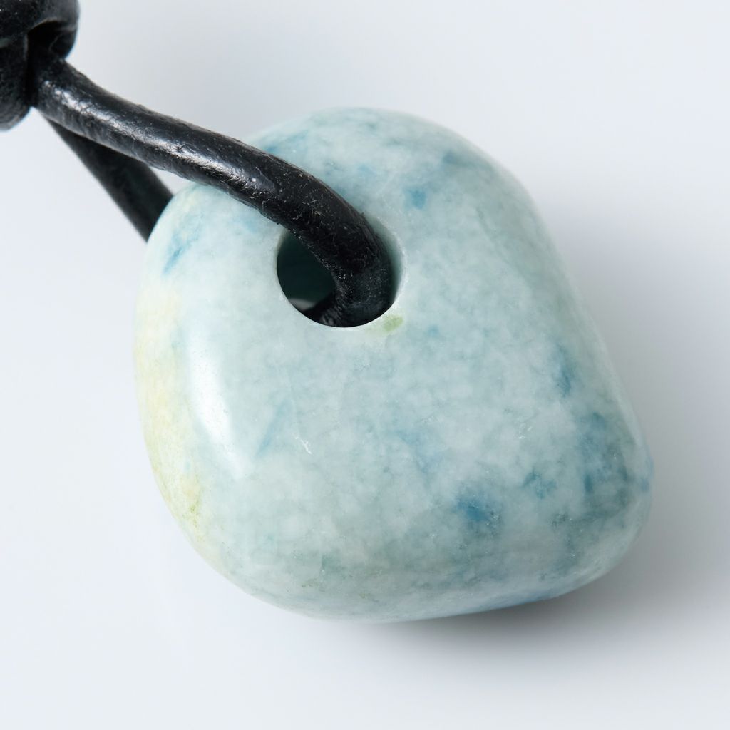 翡翠ペンダント