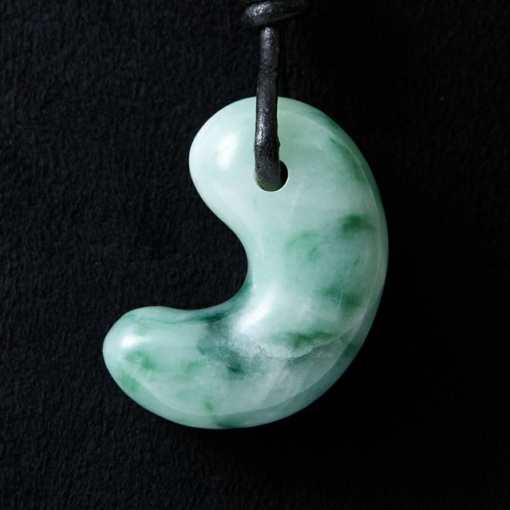 翡翠ペンダント