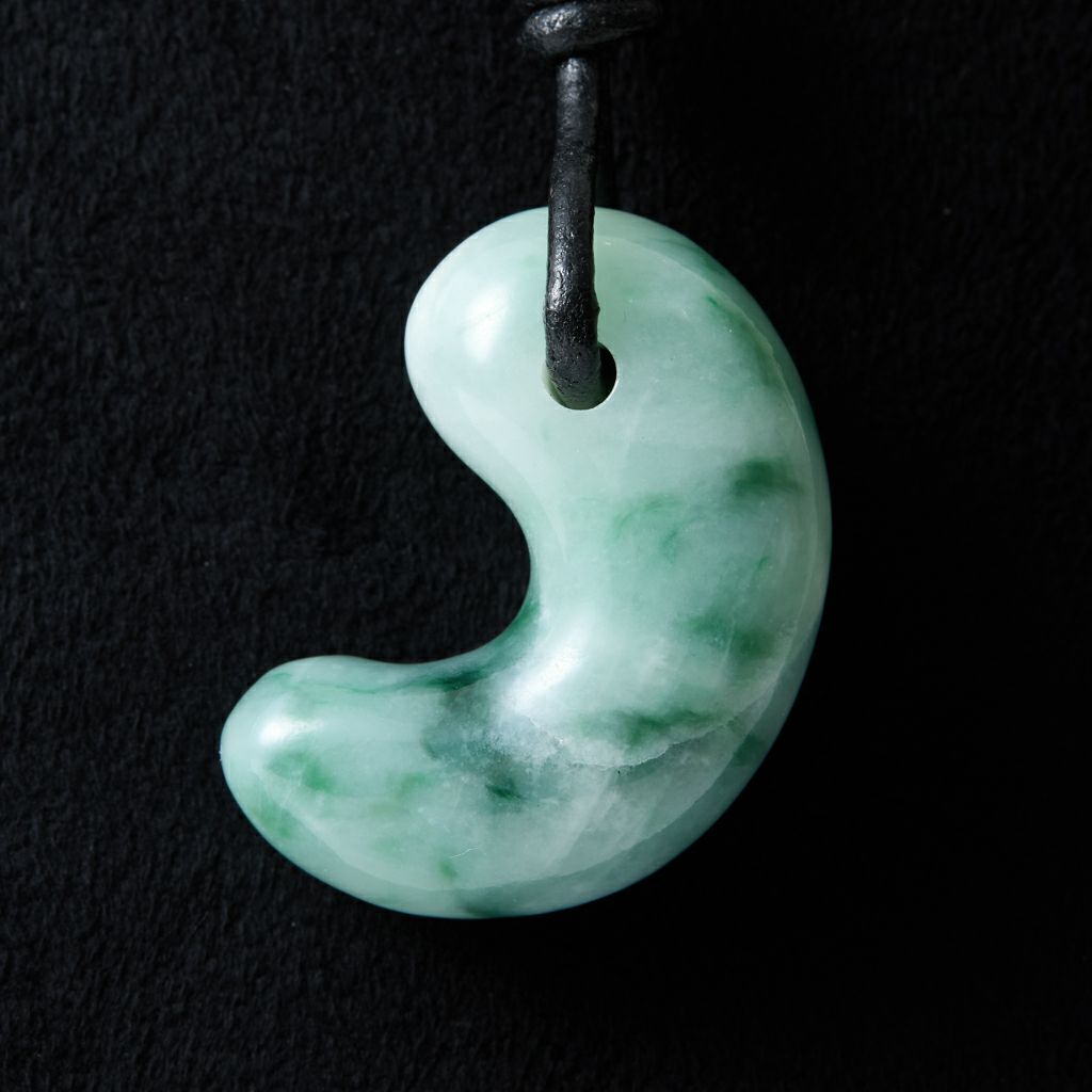 翡翠ペンダント