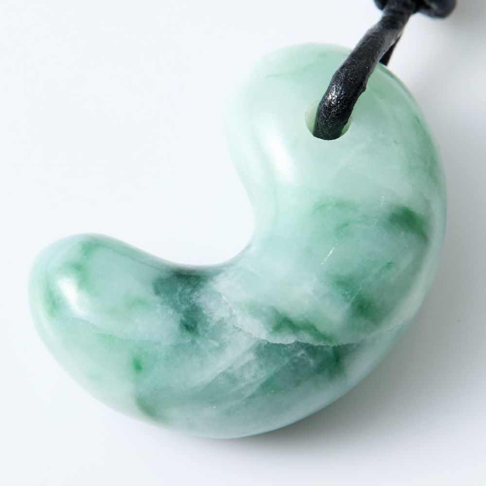 翡翠ペンダント