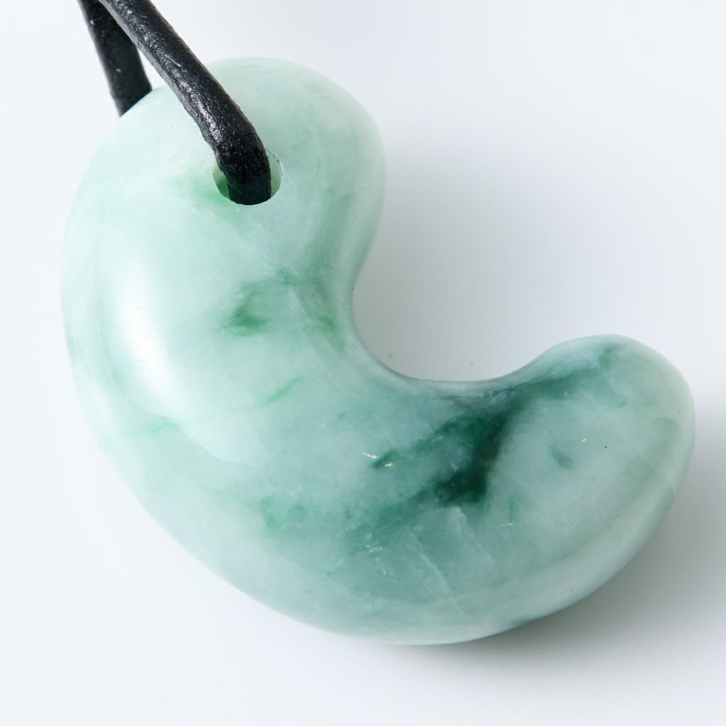 翡翠ペンダント