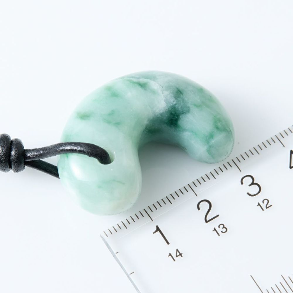 翡翠ペンダント