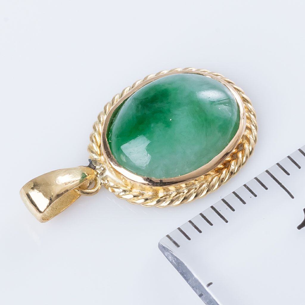 翡翠ペンダント