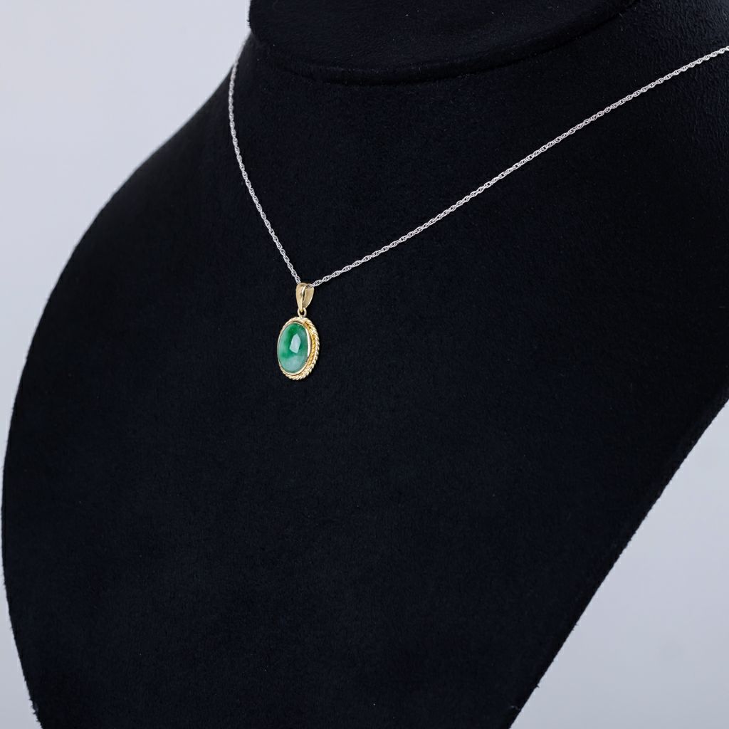 翡翠ペンダント