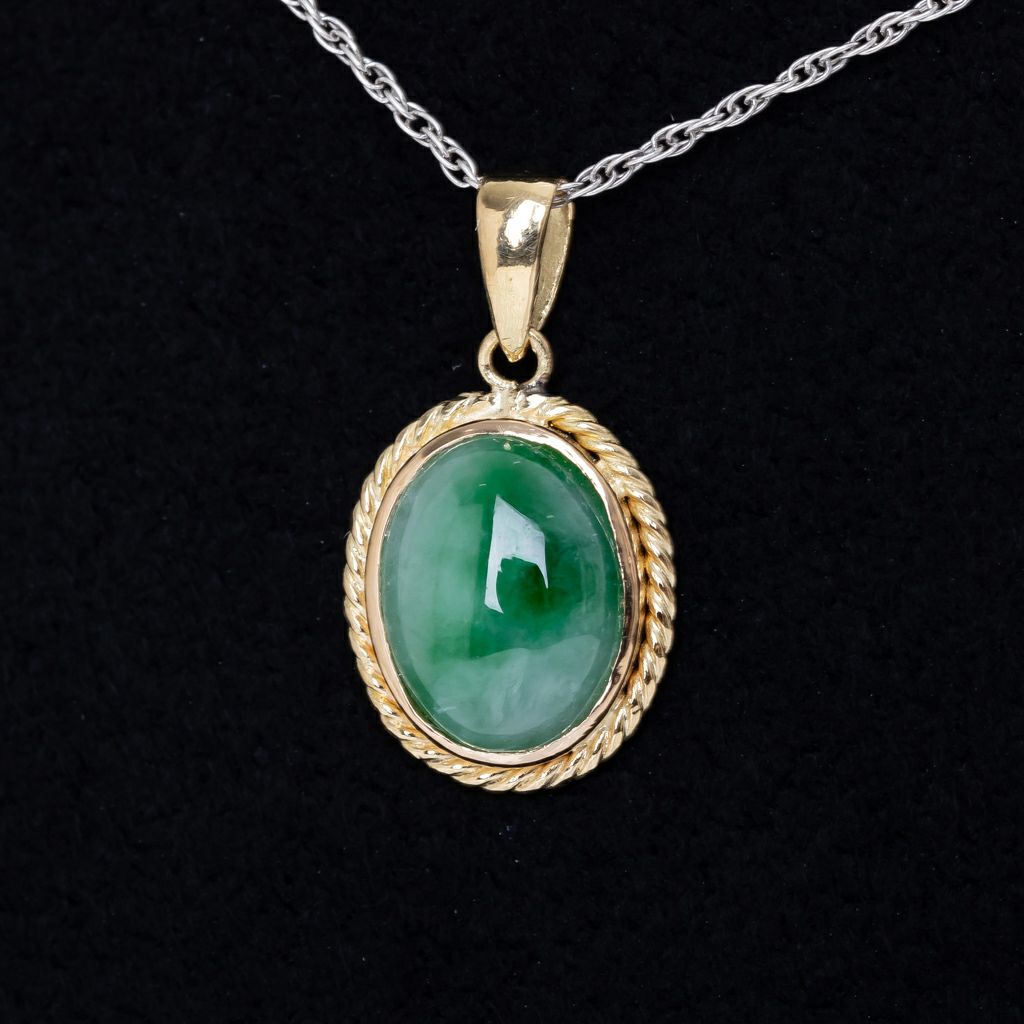 翡翠ペンダント