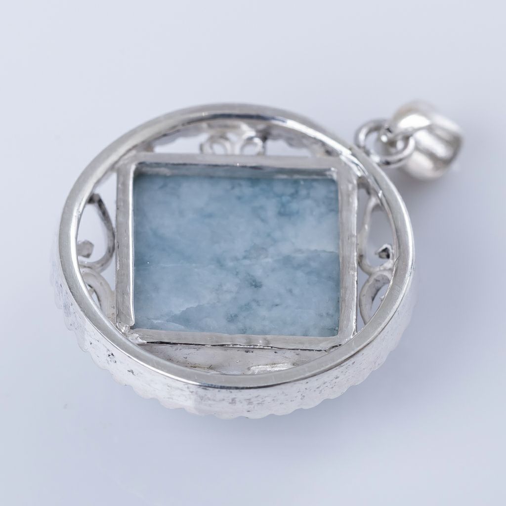 翡翠ペンダント