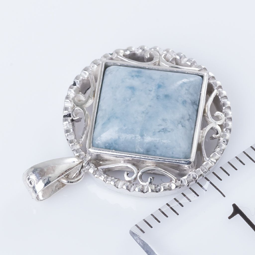 翡翠ペンダント