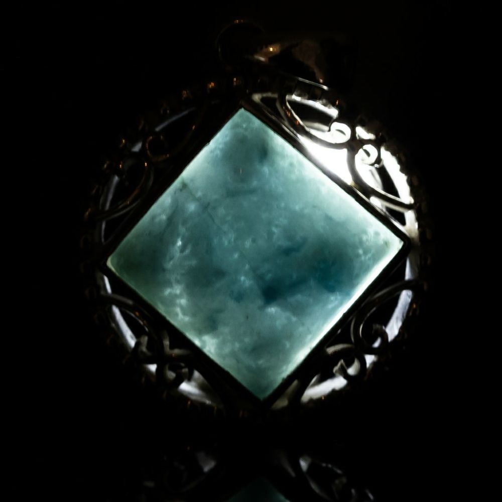 翡翠ペンダント