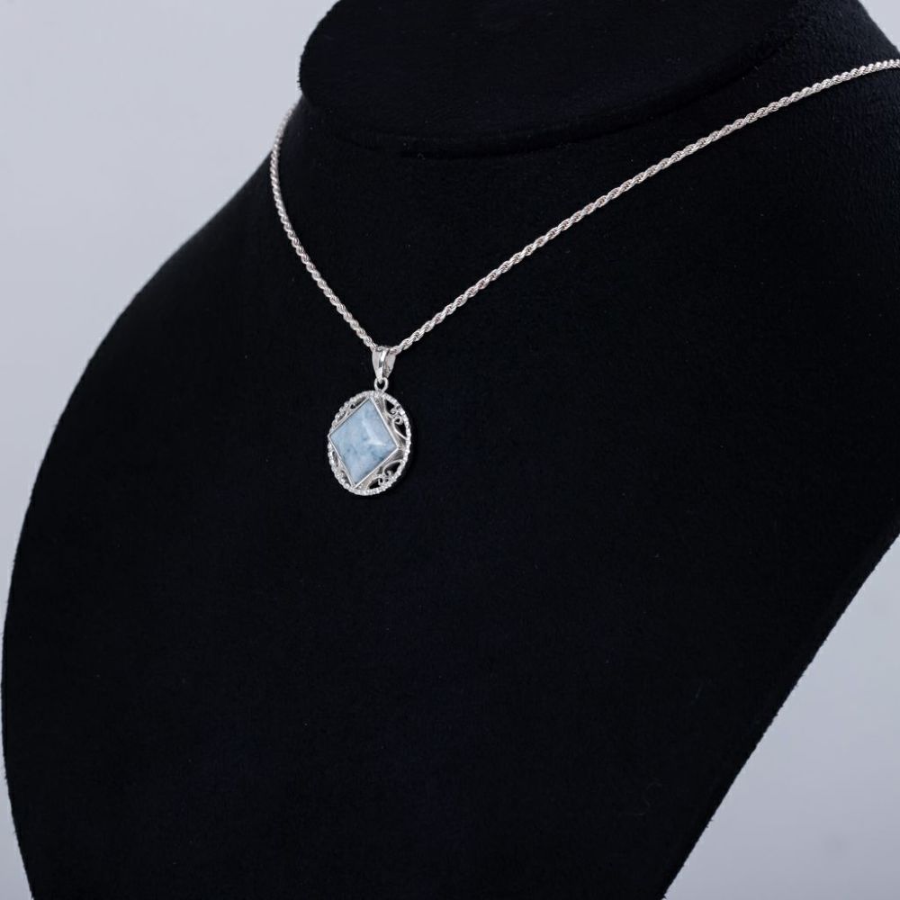 翡翠ペンダント