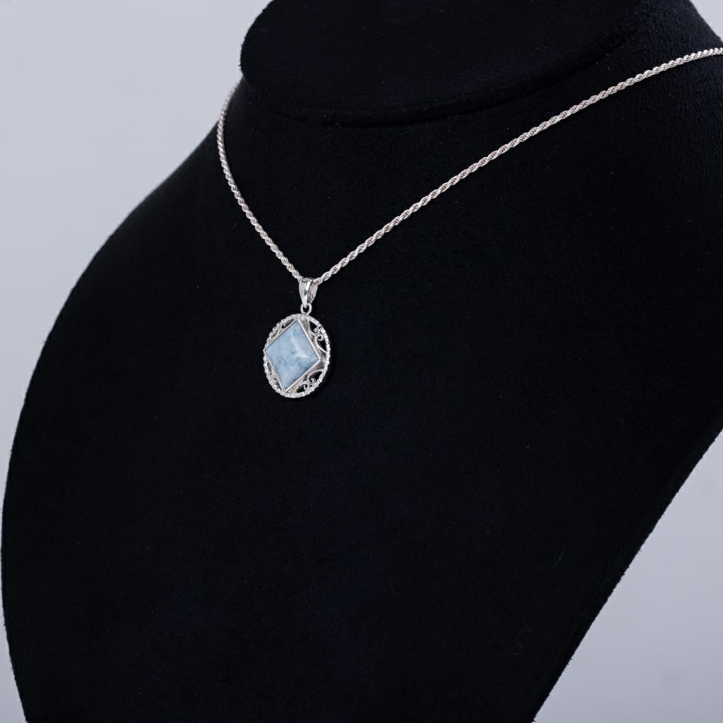 翡翠ペンダント