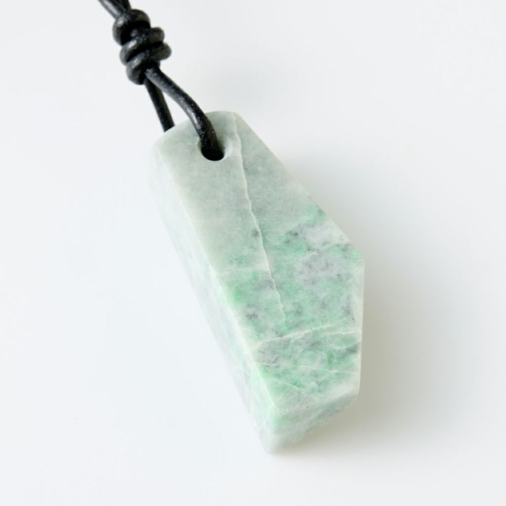 翡翠ペンダント