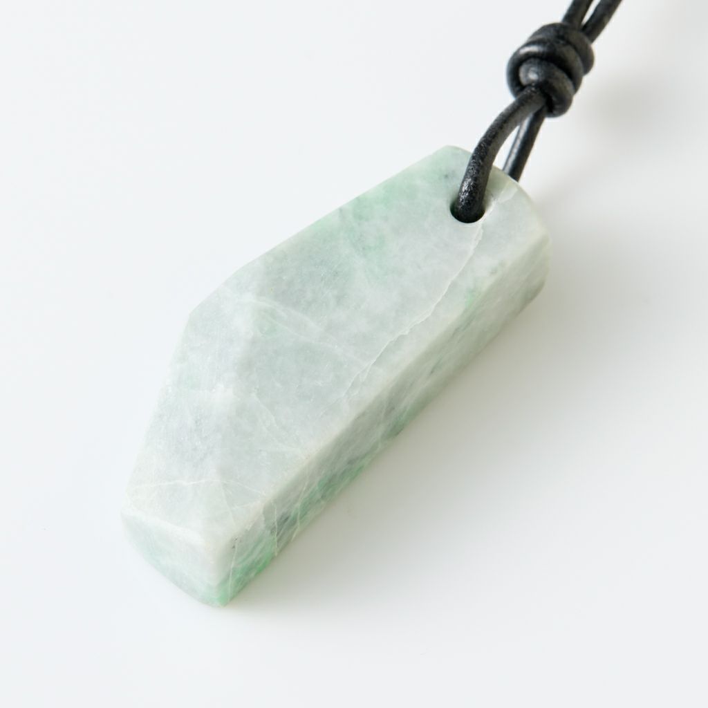 翡翠ペンダント